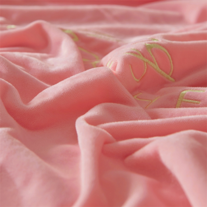 91家纺网 家纺一手货源 找家纺 恒爱 2022秋冬新款A类宝宝绒轻奢刺绣床笠 轻奢床笠香妃粉