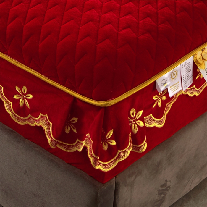 91家纺网 家纺一手货源 找家纺 恒爱 2022秋冬新款A类宝宝绒轻奢刺绣床笠 轻奢床笠中国红