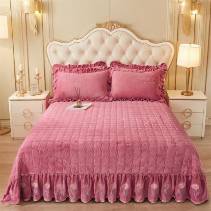 91家纺网 家纺一手货源 找家纺 （总）恒爱2022秋冬新款A类牛奶绒羽毛刺绣夹棉床盖款三件套