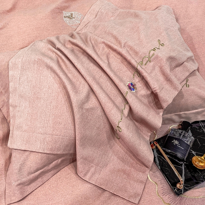 91家纺网 家纺一手货源 找家纺 涵宸 2022新款全棉铂金磨毛刺绣四件套-月息系列 月息-蜜桃玉