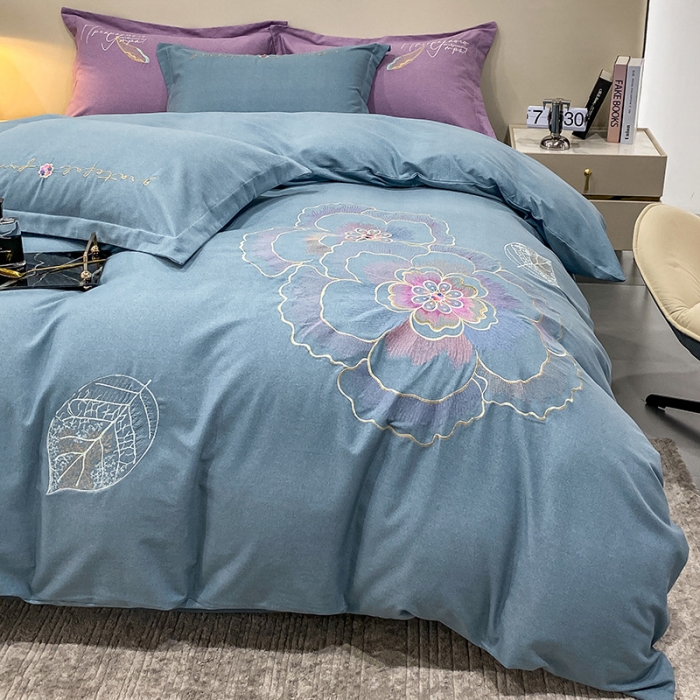 91家纺网 家纺一手货源 找家纺 涵宸 2022新款全棉铂金磨毛刺绣四件套-月息系列 月息-摩卡蓝
