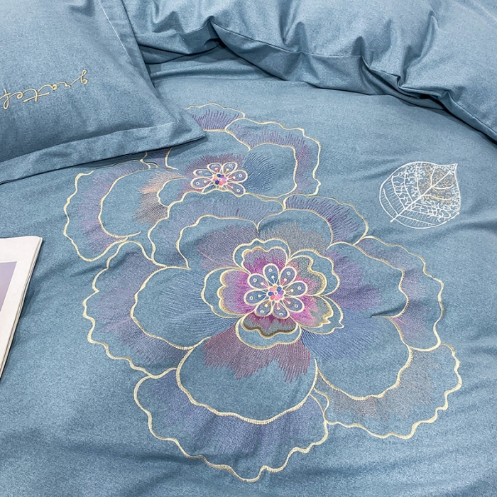 91家纺网 家纺一手货源 找家纺 涵宸 2022新款全棉铂金磨毛刺绣四件套-月息系列 月息-摩卡蓝