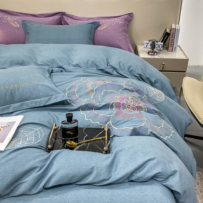 91家纺网 家纺一手货源 找家纺 涵宸 2022新款全棉铂金磨毛刺绣四件套-月息系列 月息-摩卡蓝
