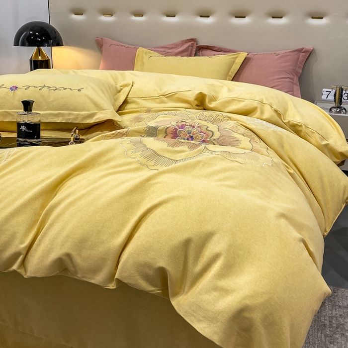 91家纺网 家纺一手货源 找家纺 涵宸 2022新款全棉铂金磨毛刺绣四件套-月息系列 月息-气质黄