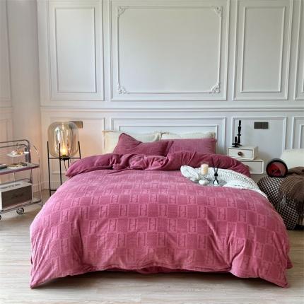 91家纺网 家纺一手货源 找家纺 芯氧 2022新款210克牛奶绒雕花四件套比弗利-覆盆子粉