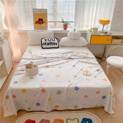 91家纺网 家纺一手货源 找家纺 蜜柚 2024新款立体锁边云朵绒印花毛毯四季毯 抱抱熊