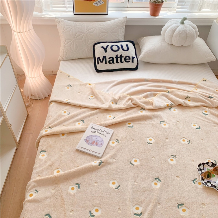 91家纺网 家纺一手货源 找家纺 蜜柚 2024新款立体锁边云朵绒印花毛毯四季毯 雏菊