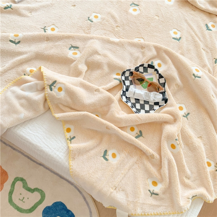 91家纺网 家纺一手货源 找家纺 蜜柚 2024新款立体锁边云朵绒印花毛毯四季毯 雏菊