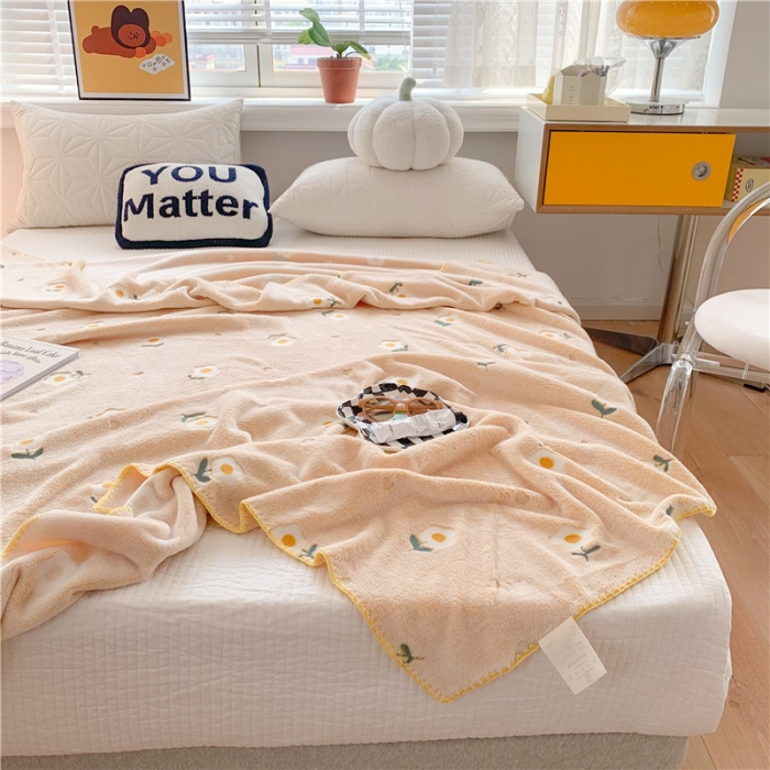 91家纺网 家纺一手货源 找家纺 蜜柚 2024新款立体锁边云朵绒印花毛毯四季毯 雏菊