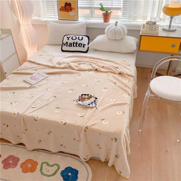 91家纺网 家纺一手货源 找家纺 蜜柚 2024新款立体锁边云朵绒印花毛毯四季毯 雏菊