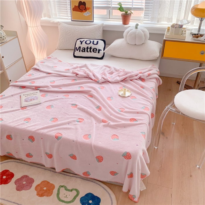 91家纺网 家纺一手货源 找家纺 蜜柚 2024新款立体锁边云朵绒印花毛毯四季毯 粉草莓