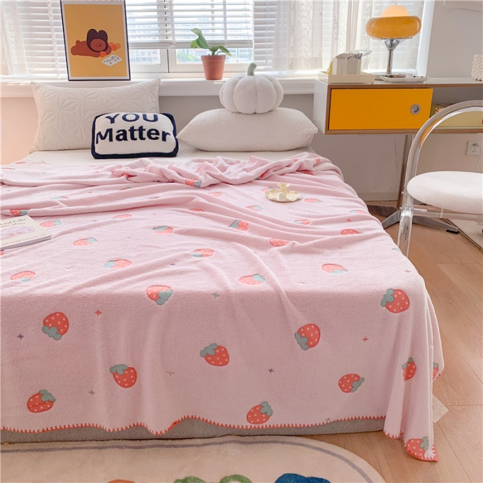 91家纺网 家纺一手货源 找家纺 蜜柚 2024新款立体锁边云朵绒印花毛毯四季毯 粉草莓