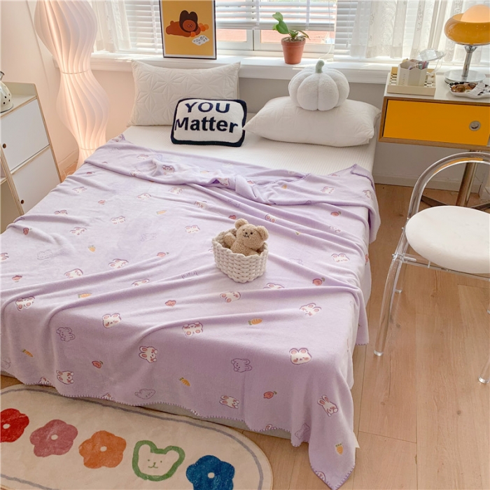 91家纺网 家纺一手货源 找家纺 蜜柚 2024新款立体锁边云朵绒印花毛毯四季毯 可爱兔