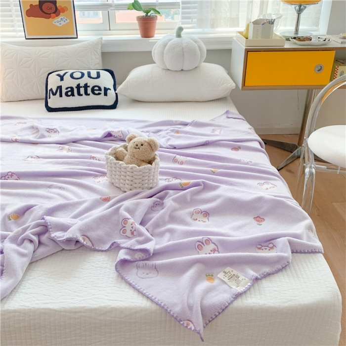 91家纺网 家纺一手货源 找家纺 蜜柚 2024新款立体锁边云朵绒印花毛毯四季毯 可爱兔