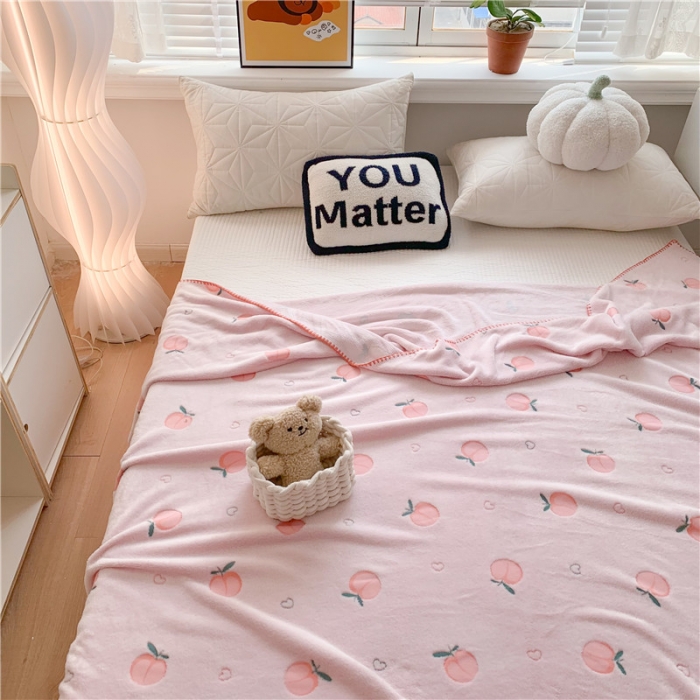 91家纺网 家纺一手货源 找家纺 蜜柚 2024新款立体锁边云朵绒印花毛毯四季毯 桃气满满