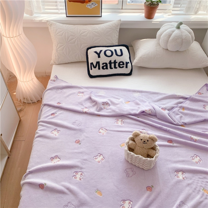 91家纺网 家纺一手货源 找家纺 蜜柚 2024新款立体锁边云朵绒印花毛毯四季毯 可爱兔