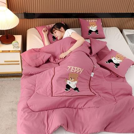 91家纺网 家纺一手货源 找家纺 （总）宝马家纺2022新款毛巾绣四季款抱枕被-功夫熊