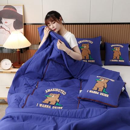 91家纺网 家纺一手货源 找家纺 （总）宝马家纺2022新款毛巾绣四季款抱枕被-啤酒熊