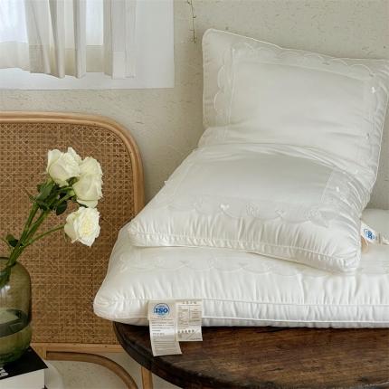 91家纺网 家纺一手货源 找家纺 （总）北鸣有鱼  山茶小姐抗菌大豆枕花边款一只装