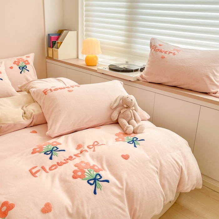 91家纺网 家纺一手货源 找家纺 川悦生活 2022新款牛奶绒毛巾绣四件套 朵朵花园