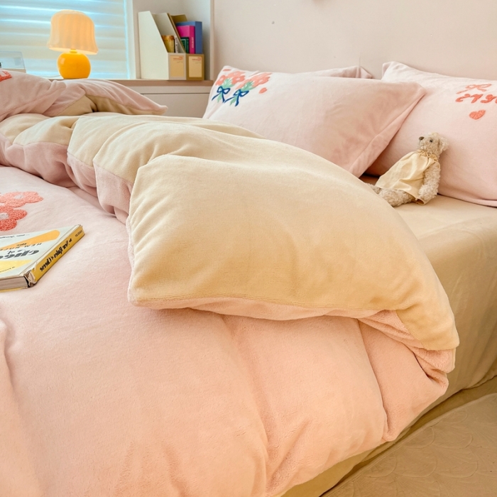 91家纺网 家纺一手货源 找家纺 川悦生活 2022新款牛奶绒毛巾绣四件套 朵朵花园