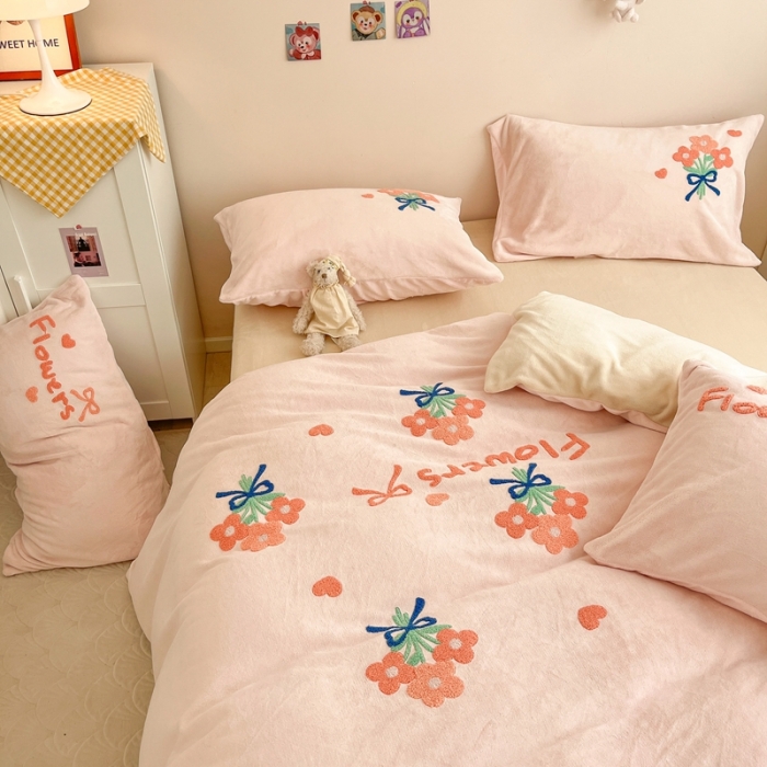 91家纺网 家纺一手货源 找家纺 川悦生活 2022新款牛奶绒毛巾绣四件套 朵朵花园