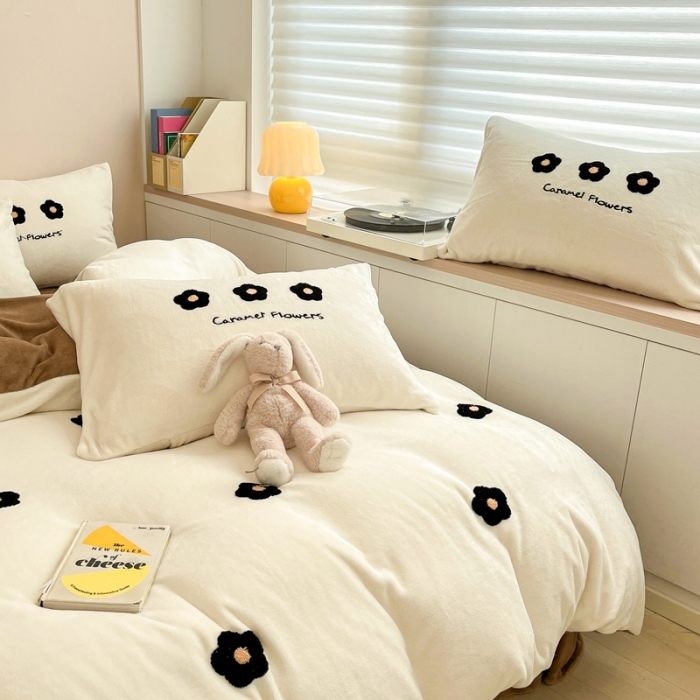 91家纺网 家纺一手货源 找家纺 川悦生活 2022新款牛奶绒毛巾绣四件套 复古小花