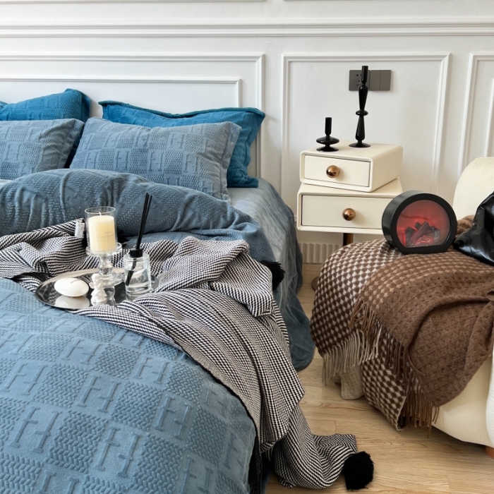 91家纺网 家纺一手货源 找家纺 （总）安莱生活 2022新款牛奶绒雕花210克重比弗利系列