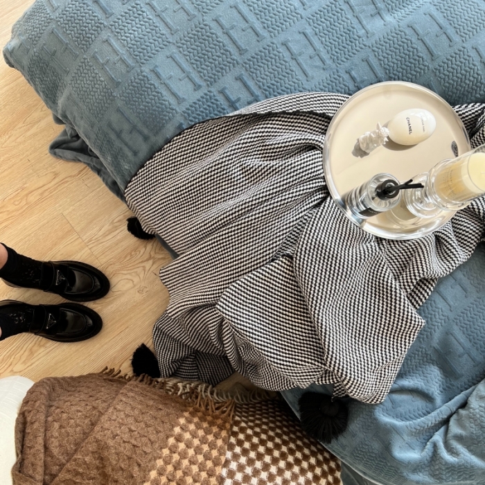 91家纺网 家纺一手货源 找家纺 安莱生活 2022新款牛奶绒雕花210克重比弗利系列 巴黎灰