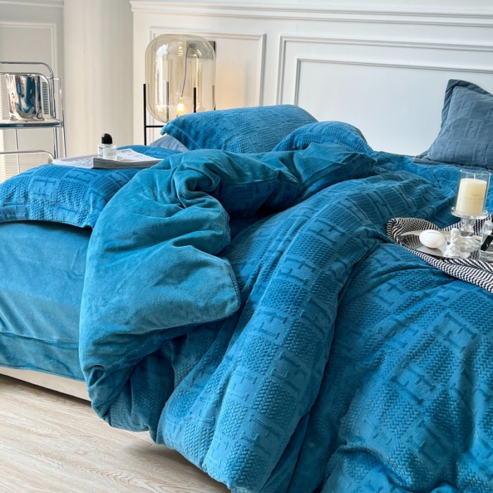 91家纺网 家纺一手货源 找家纺 安莱生活2022新款牛奶绒雕花210克重比弗利系列保加利亚蓝