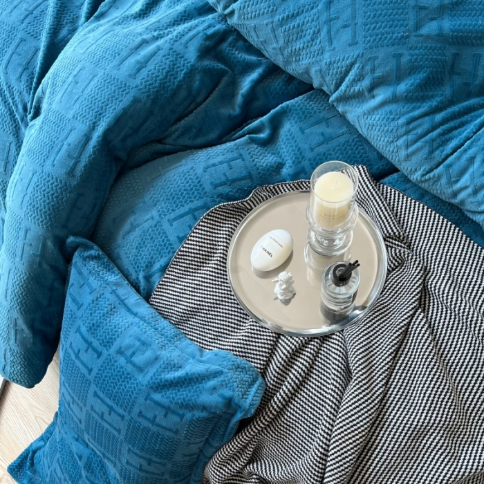 91家纺网 家纺一手货源 找家纺 安莱生活2022新款牛奶绒雕花210克重比弗利系列保加利亚蓝