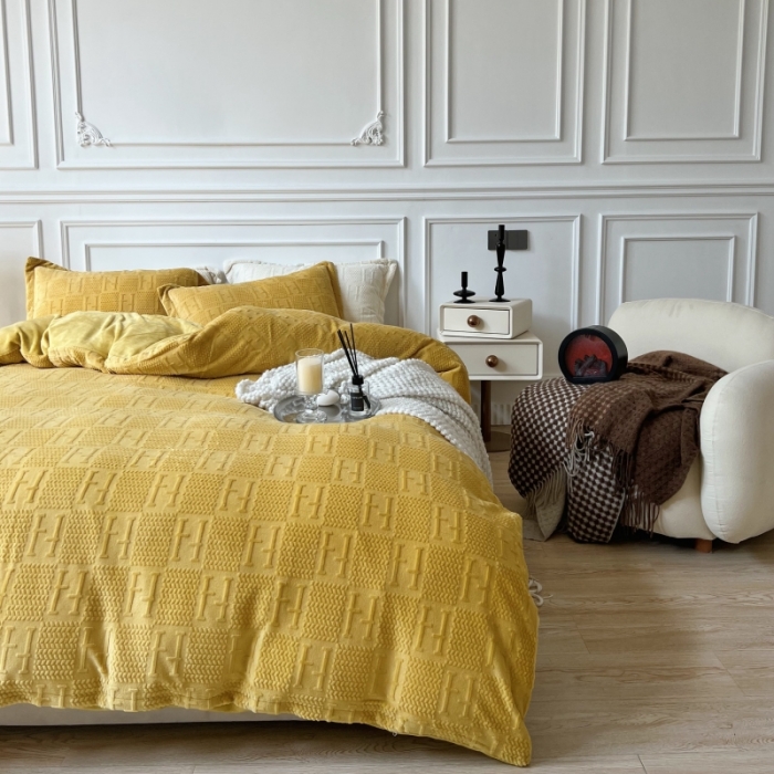 91家纺网 家纺一手货源 找家纺 安莱生活 2022新款牛奶绒雕花210克重比弗利系列 琥珀黄