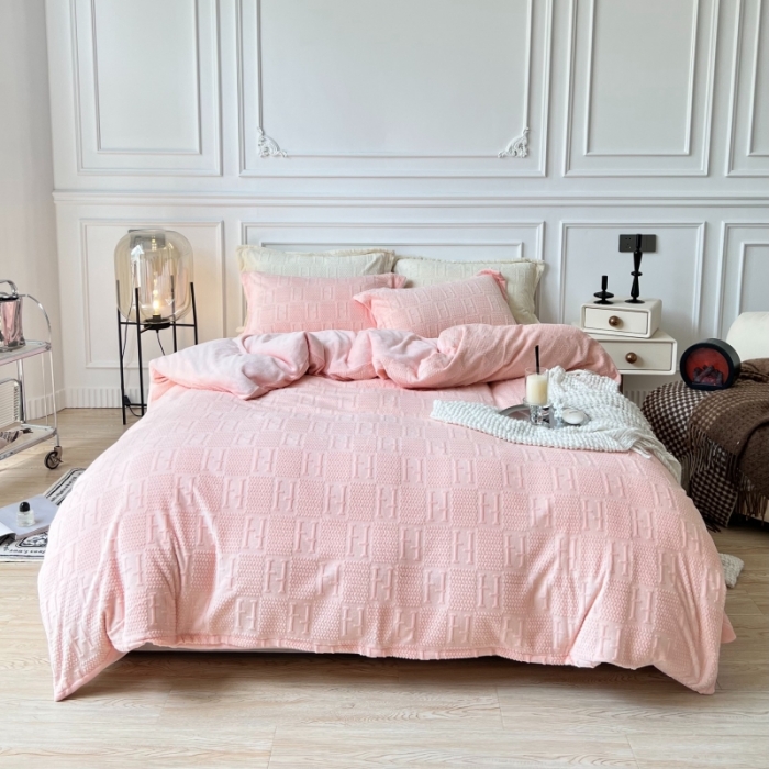 91家纺网 家纺一手货源 找家纺 安莱生活 2022新款牛奶绒雕花210克重比弗利系列 蔷薇粉