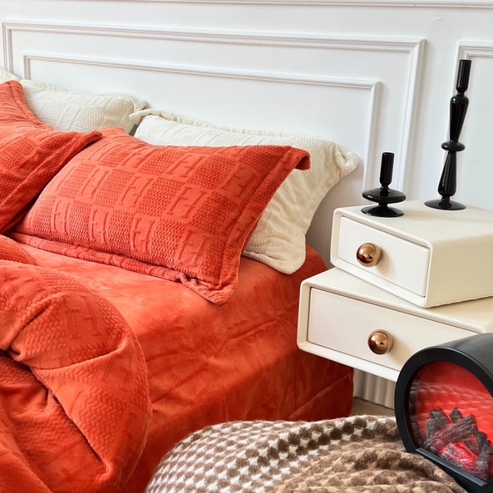 91家纺网 家纺一手货源 找家纺 安莱生活 2022新款牛奶绒雕花210克重比弗利系列 熔岩橙