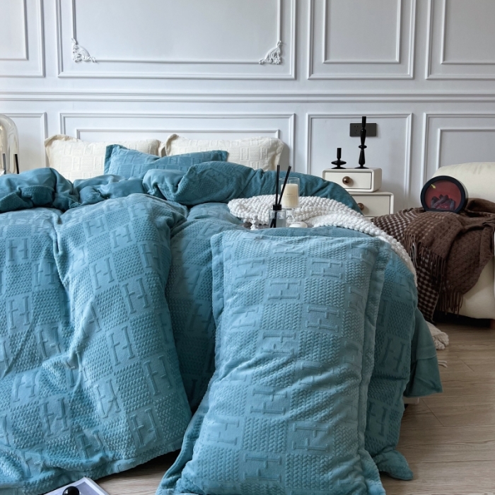 91家纺网 家纺一手货源 找家纺 安莱生活 2022新款牛奶绒雕花210克重比弗利系列 天青色