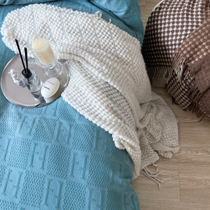 91家纺网 家纺一手货源 找家纺 安莱生活 2022新款牛奶绒雕花210克重比弗利系列 天青色