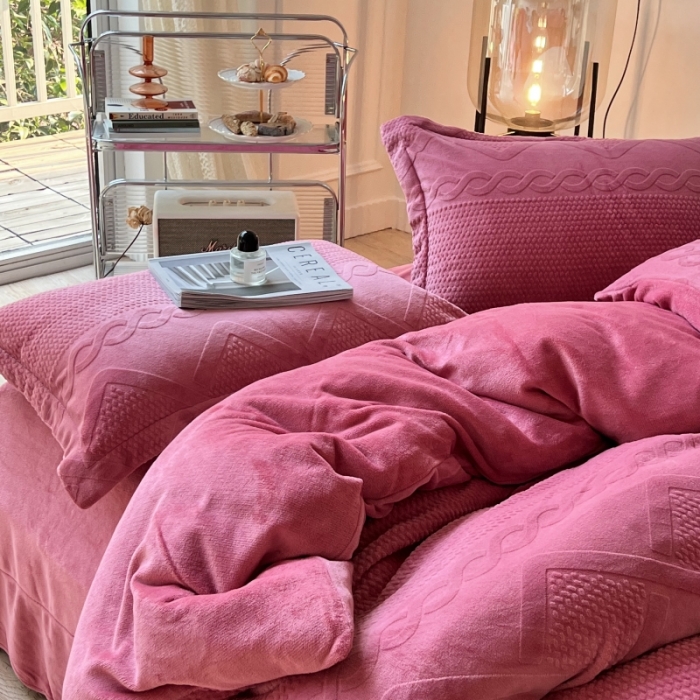 91家纺网 家纺一手货源 找家纺 （总）安莱生活 2022新款牛奶绒雕花210克重丽芙系列