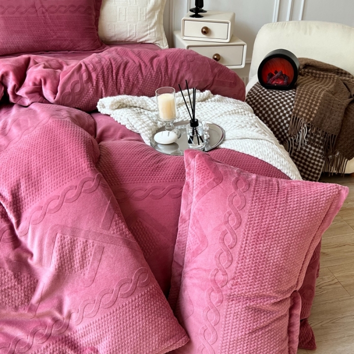 91家纺网 家纺一手货源 找家纺 （总）安莱生活 2022新款牛奶绒雕花210克重丽芙系列