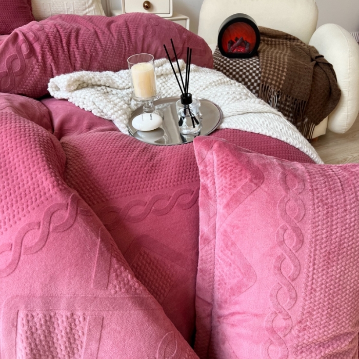 91家纺网 家纺一手货源 找家纺 （总）安莱生活 2022新款牛奶绒雕花210克重丽芙系列