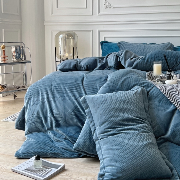 91家纺网 家纺一手货源 找家纺 安莱生活 2022新款牛奶绒雕花210克重丽芙系列 巴黎灰