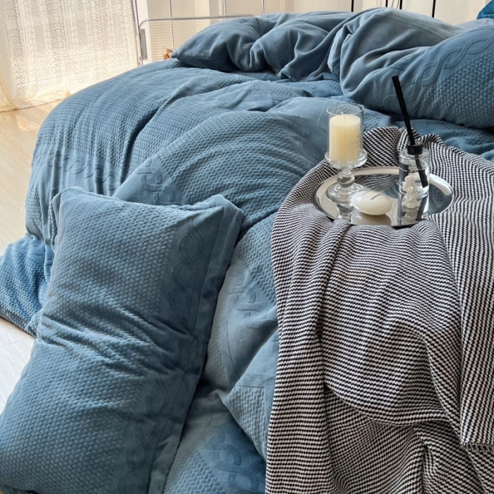 91家纺网 家纺一手货源 找家纺 安莱生活 2022新款牛奶绒雕花210克重丽芙系列 巴黎灰