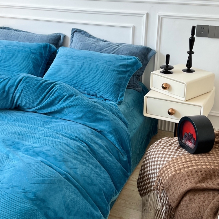 91家纺网 家纺一手货源 找家纺 安莱生活 2022新款牛奶绒雕花210克重丽芙系列保加利亚蓝