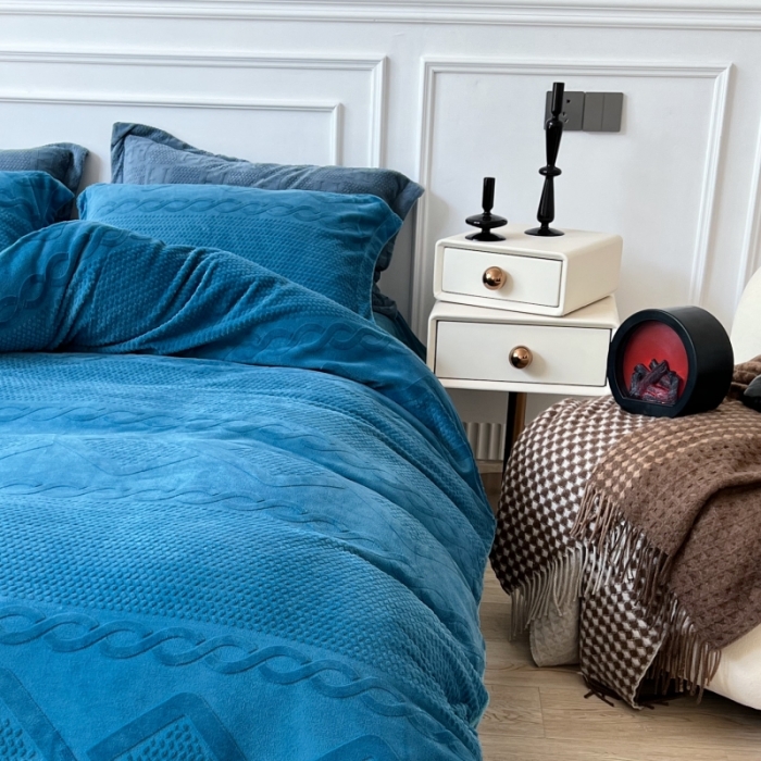 91家纺网 家纺一手货源 找家纺 安莱生活 2022新款牛奶绒雕花210克重丽芙系列保加利亚蓝