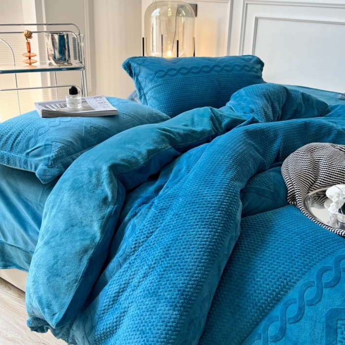 91家纺网 家纺一手货源 找家纺 安莱生活 2022新款牛奶绒雕花210克重丽芙系列保加利亚蓝