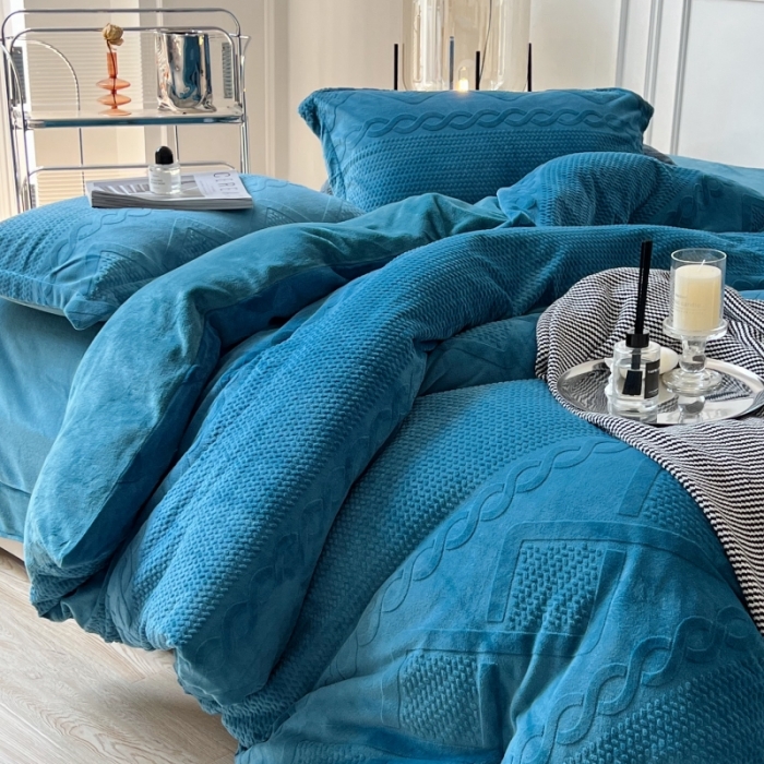 91家纺网 家纺一手货源 找家纺 安莱生活 2022新款牛奶绒雕花210克重丽芙系列保加利亚蓝