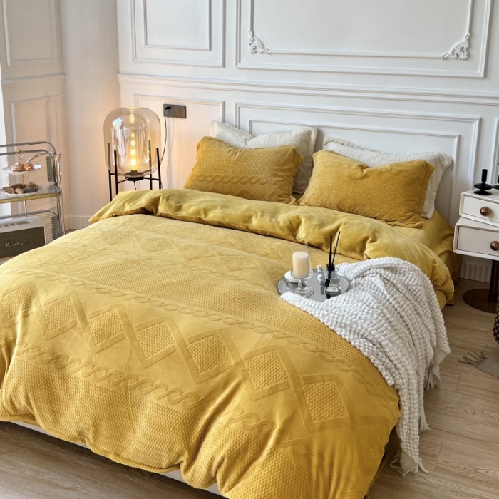 91家纺网 家纺一手货源 找家纺 安莱生活 2022新款牛奶绒雕花210克重丽芙系列 琥珀黄