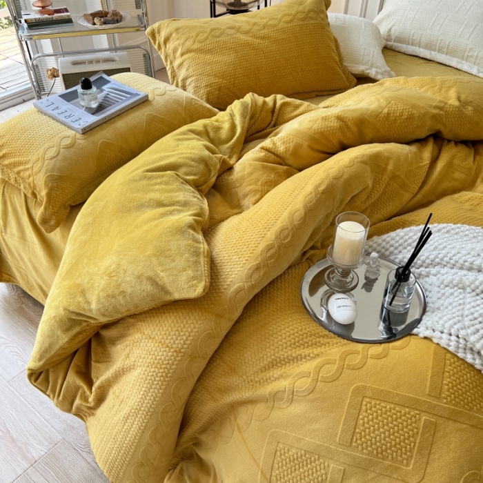 91家纺网 家纺一手货源 找家纺 安莱生活 2022新款牛奶绒雕花210克重丽芙系列 琥珀黄