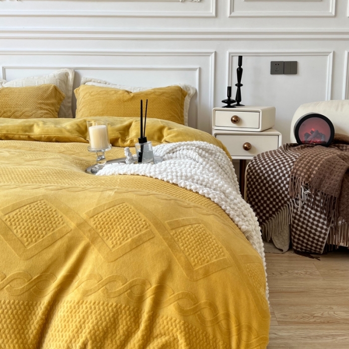 91家纺网 家纺一手货源 找家纺 安莱生活 2022新款牛奶绒雕花210克重丽芙系列 琥珀黄