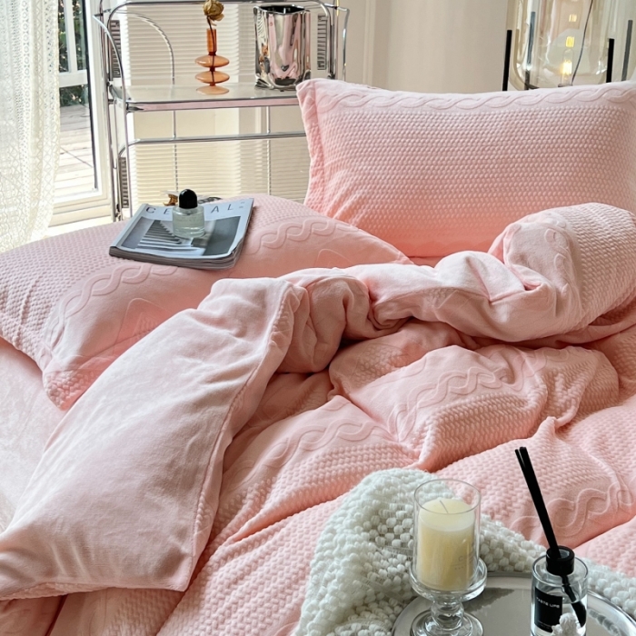 91家纺网 家纺一手货源 找家纺 安莱生活 2022新款牛奶绒雕花210克重丽芙系列 蔷薇粉