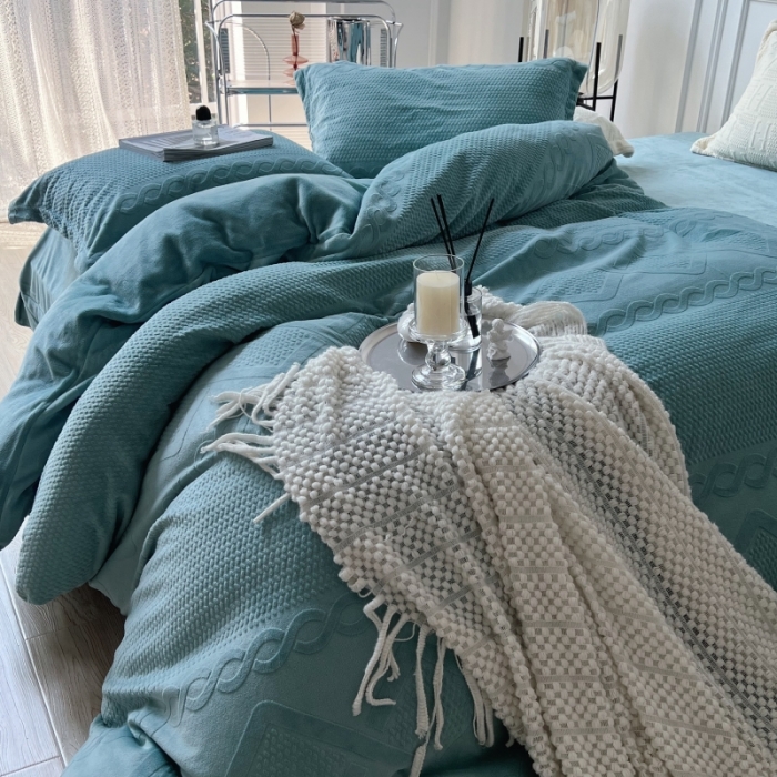 91家纺网 家纺一手货源 找家纺 安莱生活 2022新款牛奶绒雕花210克重丽芙系列 天青色